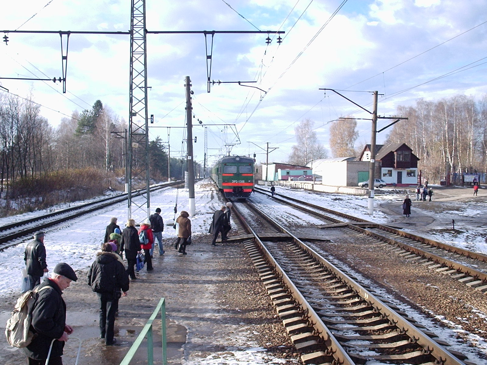 Московско-Виндавская железнодорожная линия на территории Московской области  — станция Снегири