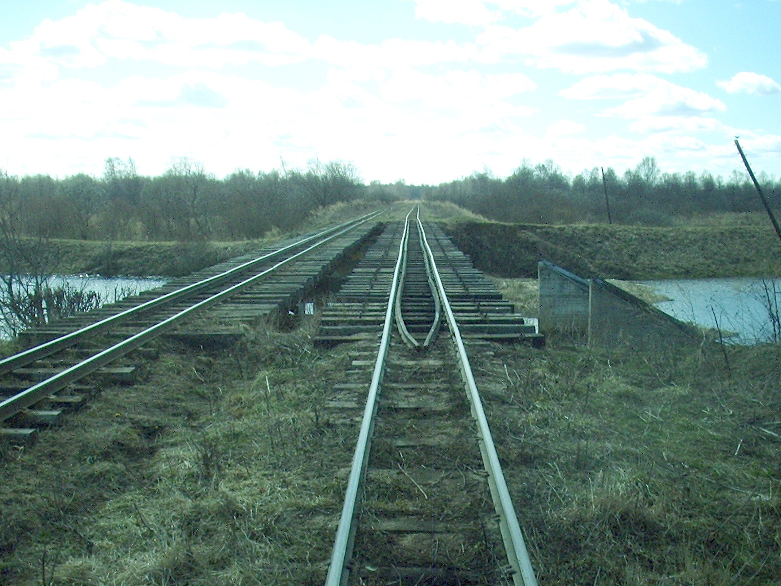 Узкоколейная железная дорога Мокеиха-Зыбинского торфопредприятия — фотографии, сделанные в 2006 году (часть 13)