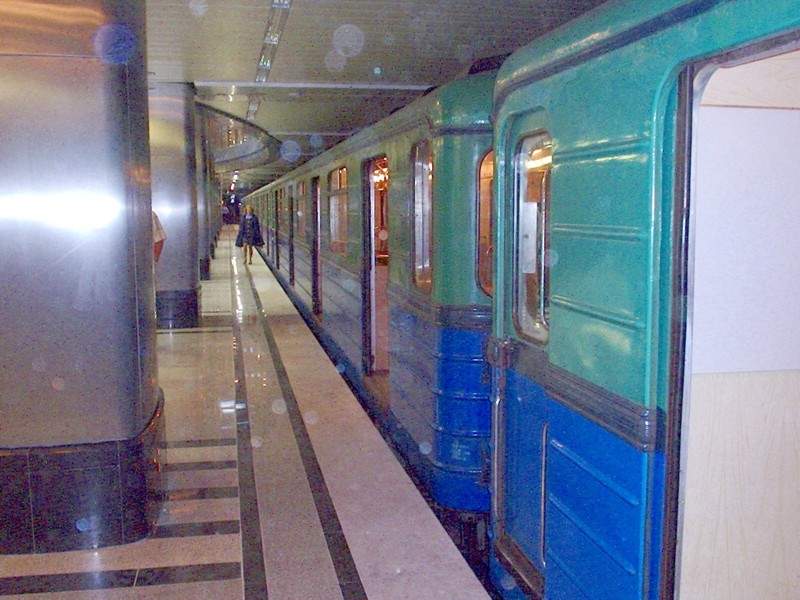 Московский метрополитен, Филёвская линия, станция  «Деловой Центр»