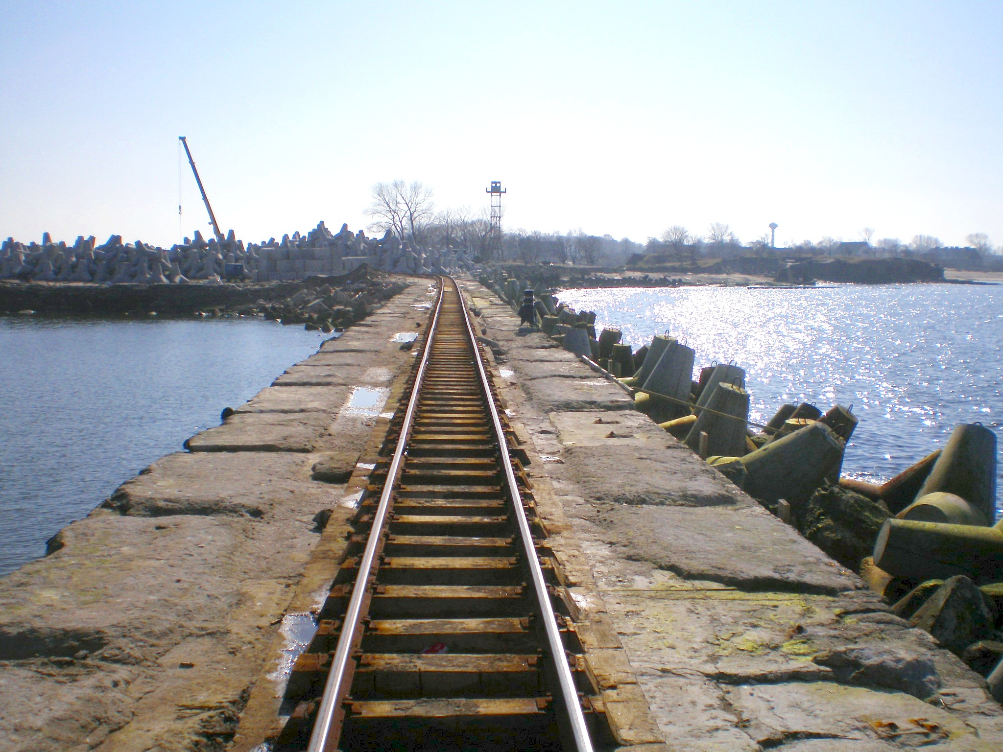 Узкоколейная железная дорога на территории Южного мола (Балтийская коса)  — фотографии, сделанные в 2008 году (часть 3)