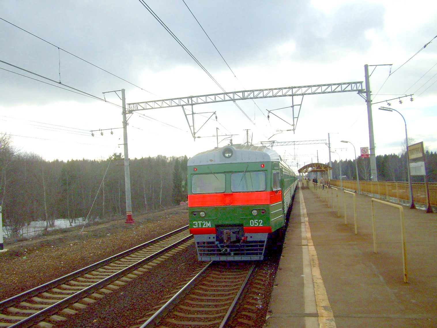 Петербурго-Московская железнодорожная линия на территории Московской области  — станция Покровка: фотографии (страница 7, сделаны в 2011 году)