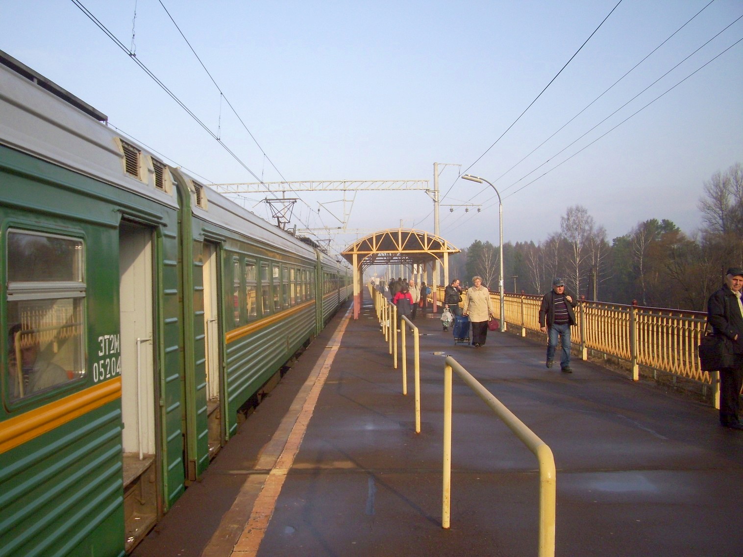 Петербурго-Московская железнодорожная линия на территории Московской области  — станция Покровка: фотографии (страница 8, сделаны в 2012 году)