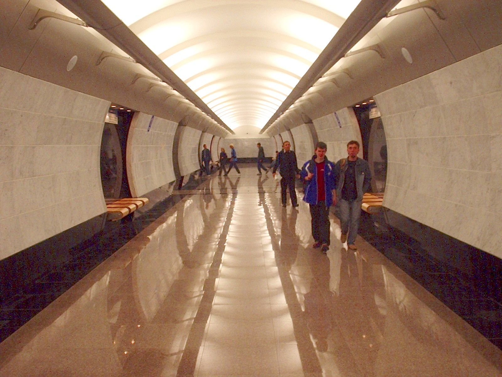 Станция метро международная