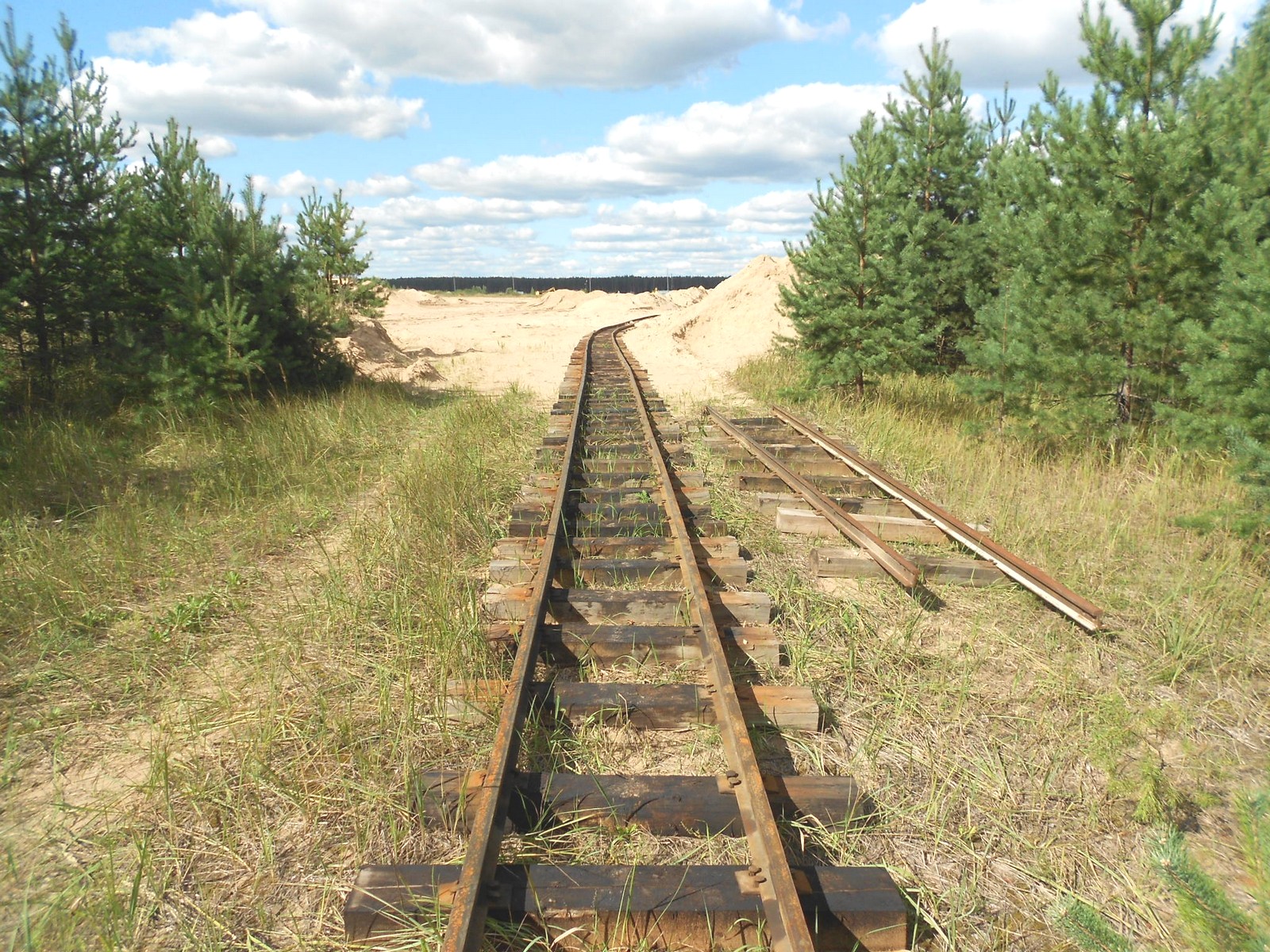 Узкоколейная железная дорога  Тверского комбината строительных материалов №2 — фотографии, сделанные в 2016 году (часть 3)