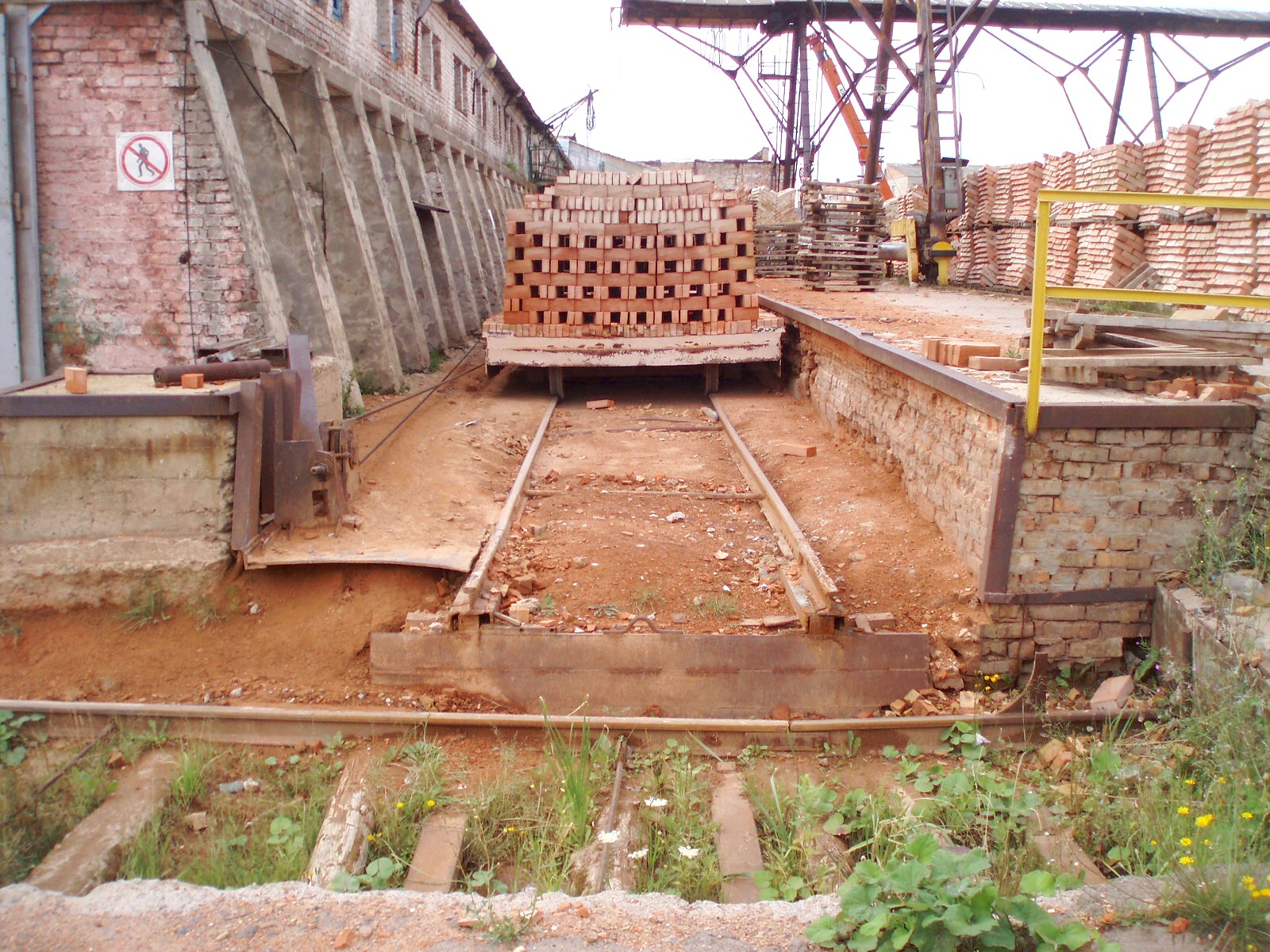 Узкоколейная железная дорога Ровенского завода строительных материалов
  —  фотографии, сделанные в 2007 году (часть 1)