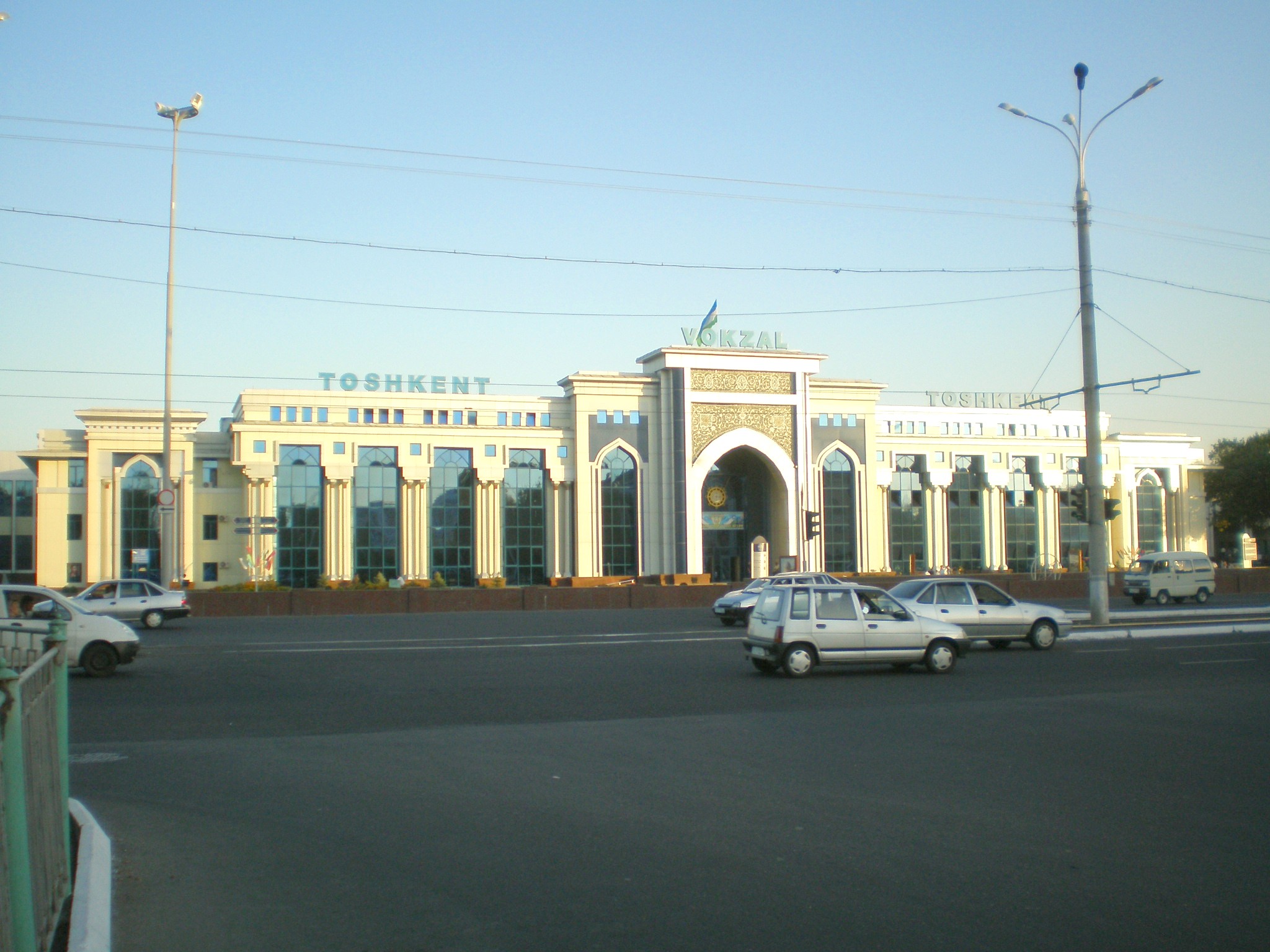 Отдельные фотографии объектов железнодорожного транспорта на территории города Ташкента —  дополнительная страница 1