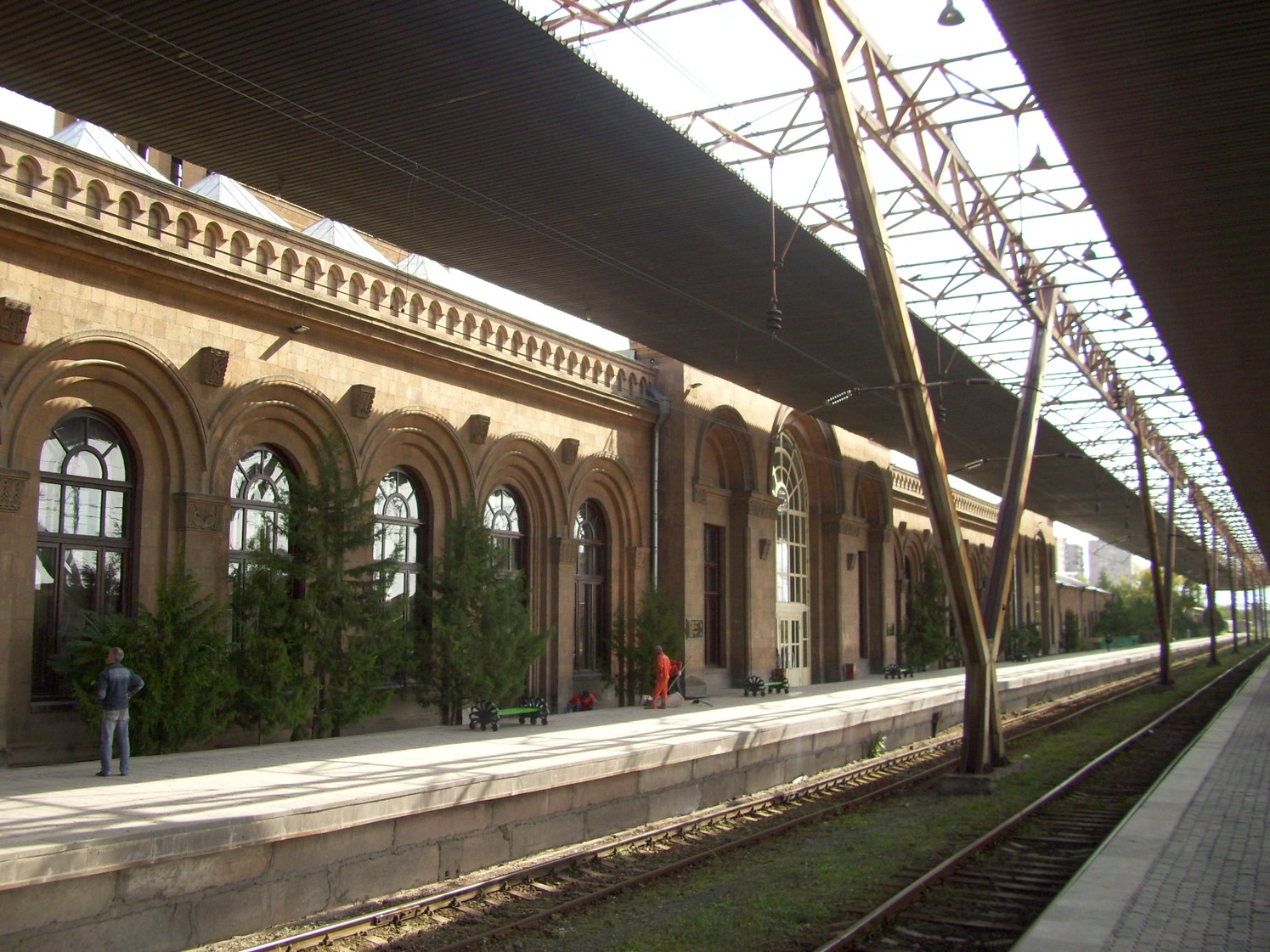 Ереван вокзал. Железнодорожный вокзал Ереван. ЖД вокзал Ереван. Станция Ереван ЮКЖД. Вокзал Батуми.